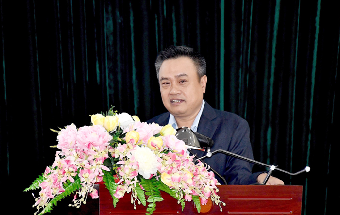 Chủ tịch UBND thành phố Trần Sỹ Thanh giảng bài tại lớp bồi dưỡng cán bộ nguồn Ban Chấp hành Đảng bộ thành phố