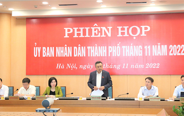 Tập thể UBND thành phố xem xét các nội dung trình kỳ họp thứ 10 HĐND thành phố 