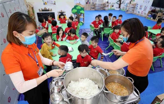Thành phố Hà Nội tăng cường kiểm tra thực hiện các quy định về bảo đảm vệ sinh an toàn thực phẩm tại bếp ăn, căng tin