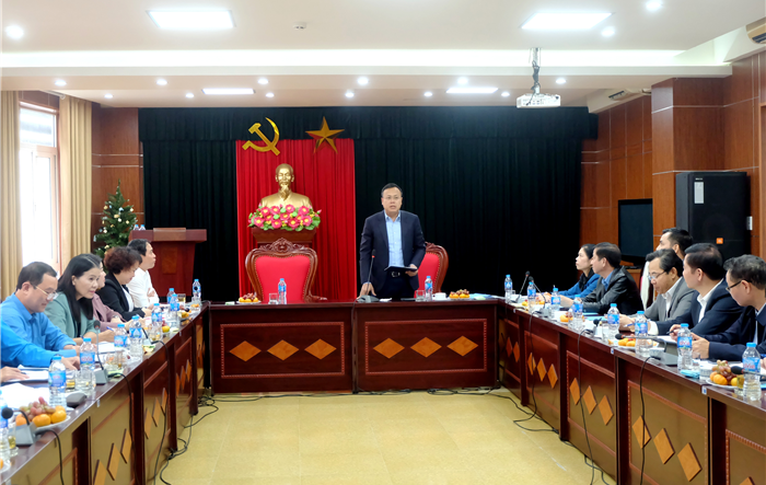 Chủ tịch Liên đoàn Lao động thành phố làm việc với Ban Thường vụ Công đoàn các Khu công nghiệp và chế xuất Hà Nội