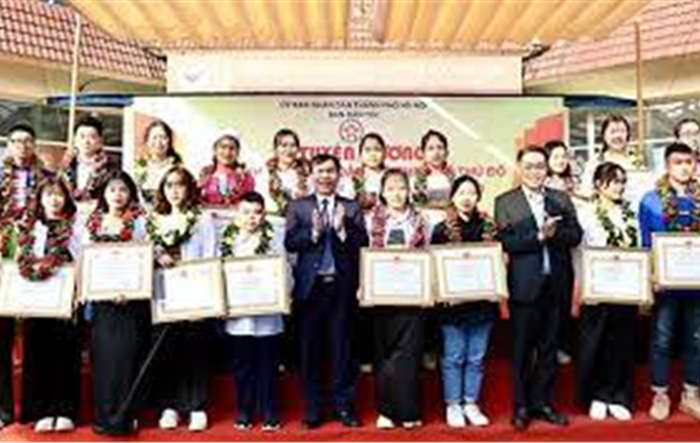 Khen thưởng 39 giáo viên, học sinh, sinh viên xuất sắc, tiêu biểu là người dân tộc thiểu số Thủ đô năm học 2021-2022
