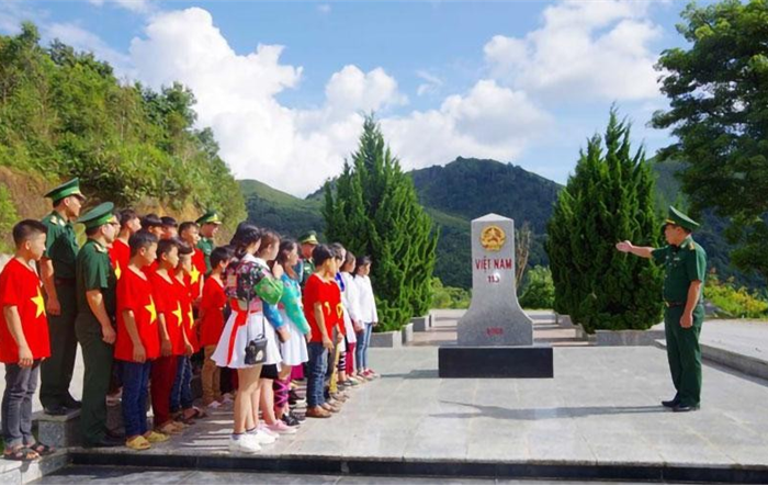 Phát huy sức mạnh của nhân dân trong đấu tranh chống quan điểm sai trái, thù địch