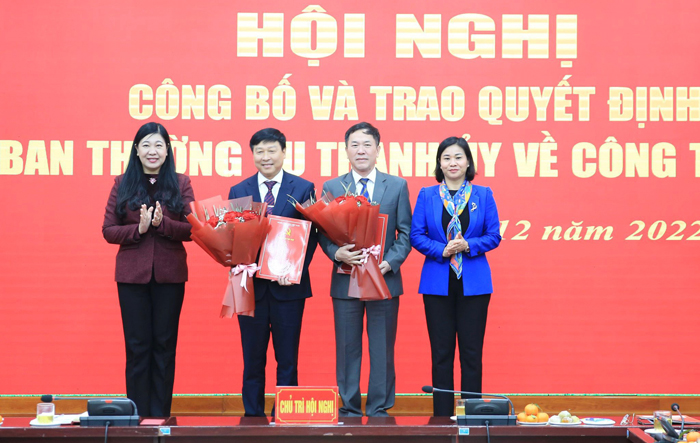 Trao Quyết định về công tác cán bộ tại huyện Ứng Hòa và Ủy ban MTTQ Việt Nam thành phố