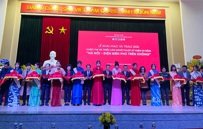 Khai mạc triển lãm nghệ thuật kỷ niệm Chiến thắng "Hà Nội - Điện Biên Phủ trên không"