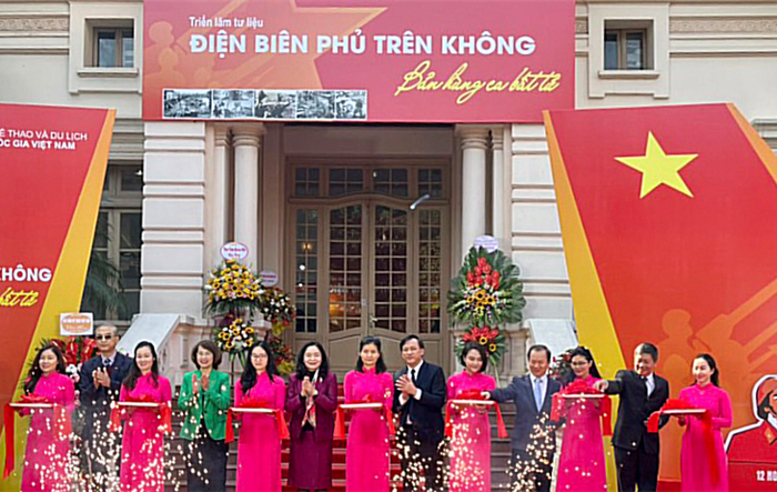 Triển lãm tư liệu ''Điện Biên Phủ trên không - Bản hùng ca bất tử''