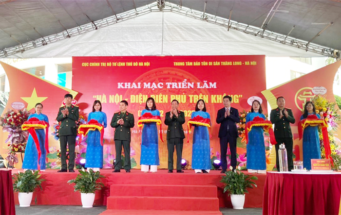 Khai mạc triển lãm chuyên đề “Hà Nội - Điện Biên Phủ trên không”
