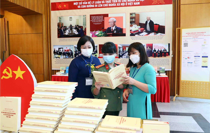 Phòng, chống “tự diễn biến”, “tự chuyển hóa” trong đội ngũ cán bộ lý luận hiện nay