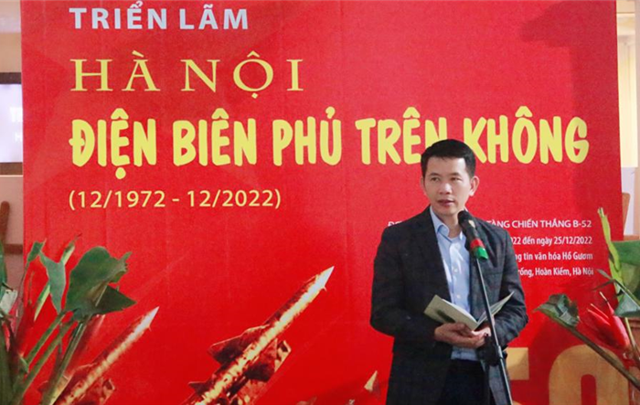 Khai mạc trưng bày kỷ niệm 50 năm Điện Biên Phủ trên không tại phố cổ Hà Nội