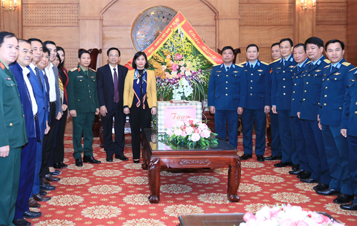 Lãnh đạo thành phố thăm, chúc mừng Sư đoàn Phòng không 361 và một số cá nhân