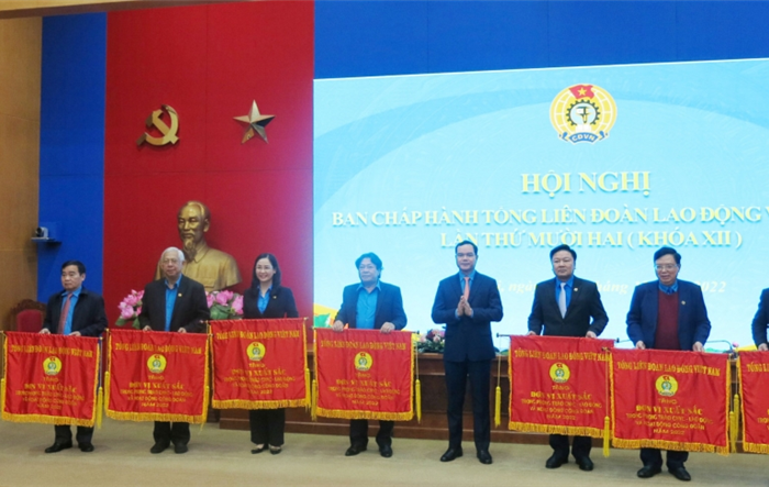 Liên đoàn Lao động thành phố Hà Nội được Tổng Liên đoàn Lao động Việt Nam đề nghị tặng Cờ thi đua của Chính phủ