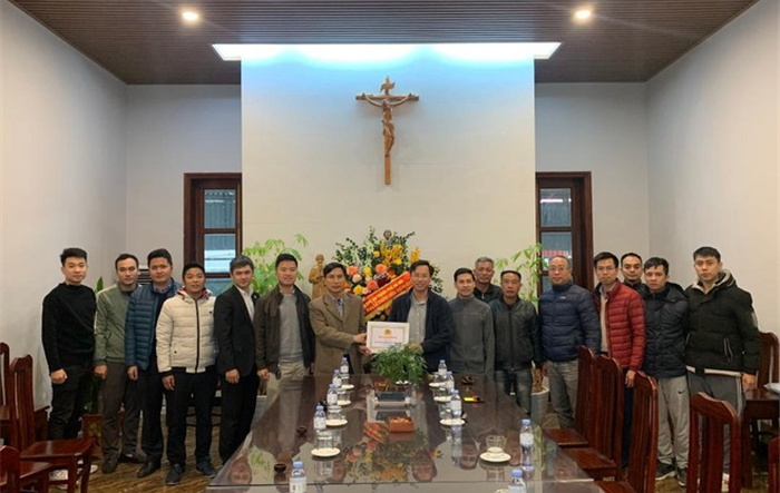 Nghĩa tình Công an Hà Nội tặng Giáo xứ Hoàng Nguyên
