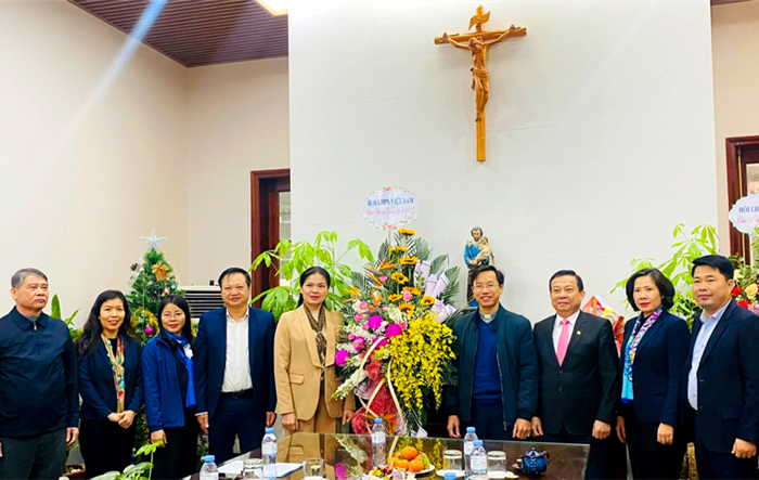 Chủ tịch Trung ương Hội Liên hiệp phụ nữ Việt Nam thăm, chúc mừng đồng bào Công giáo nhân dịp Giáng sinh