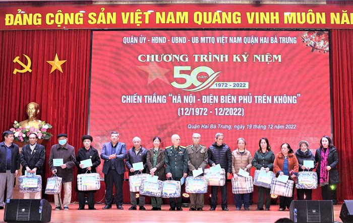 Quận Hai Bà Trưng kỷ niệm 50 năm Chiến thắng ''Hà Nội - Điện Biên Phủ trên không''