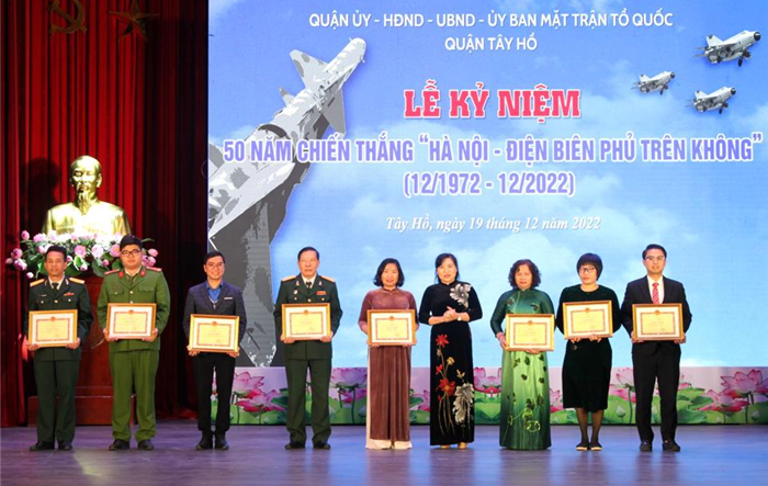 Quận ủy Tây Hồ tổ chức lễ kỷ niệm 50 năm Chiến thắng “Hà Nội – Điện Biên phủ trên không”