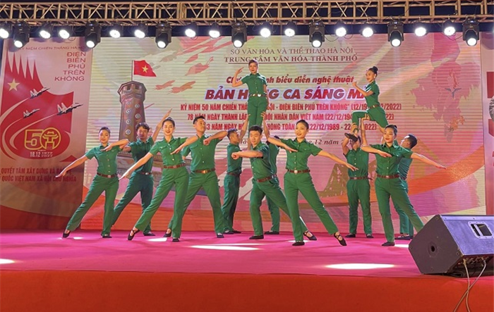 Chương trình nghệ thuật chào mừng kỷ niệm 50 năm Chiến thắng "Hà Nội - Điện Biên Phủ trên không"