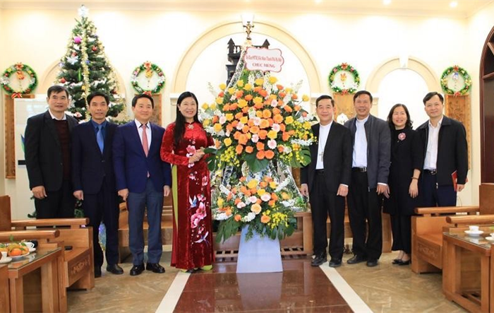 Chủ tịch Ủy ban Mặt trận Tổ quốc Việt Nam thành phố chúc mừng Giáo phận Hưng Hóa nhân dịp Giáng sinh năm 2022