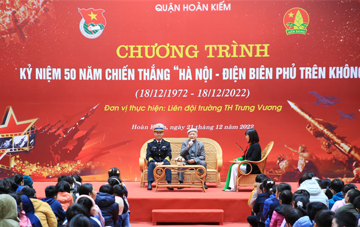 Quận đoàn Hoàn Kiếm: Kỷ niệm 50 năm Chiến thắng “Hà Nội - Điện Biên Phủ trên không”