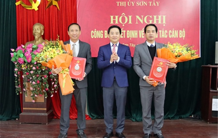 Thị xã Sơn Tây: Công bố, trao quyết định về công tác cán bộ tại Hội Nông dân thị xã và xã Kim Sơn