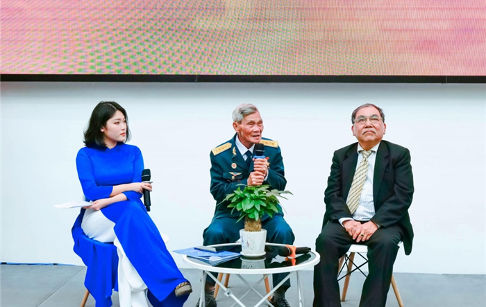 Chương trình giao lưu với nhân chứng lịch sử “Tiếp bước những bước chân anh hùng - Xây dựng thế hệ thanh niên thủ đô thời đại mới”