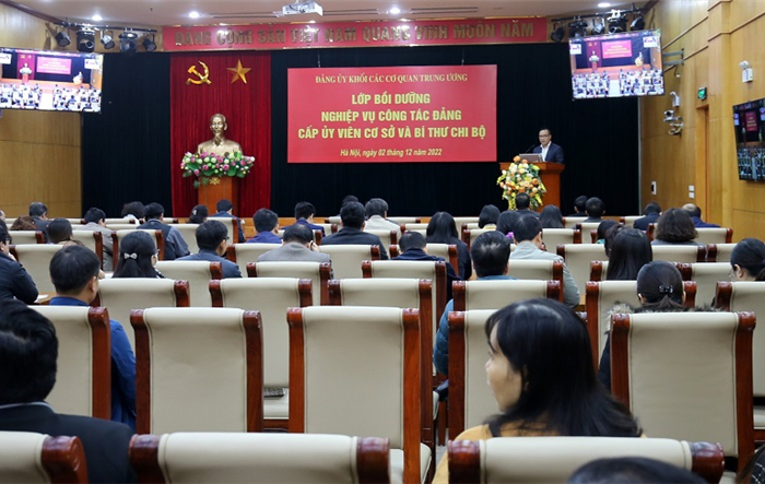 Chất lượng công tác bồi dưỡng lý luận chính trị, cập nhật kiến thức mới cho cán bộ, đảng viên: Nhân tố quan trọng góp phần bảo vệ nền tảng tư tưởng của Đảng