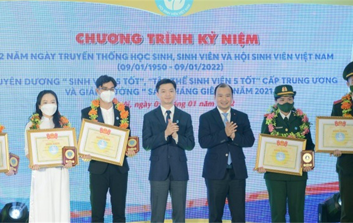 Tổ chức Lễ tuyên dương "Sinh viên 5 tốt" và "Sao Tháng Giêng" năm 2023 vào ngày 7-1