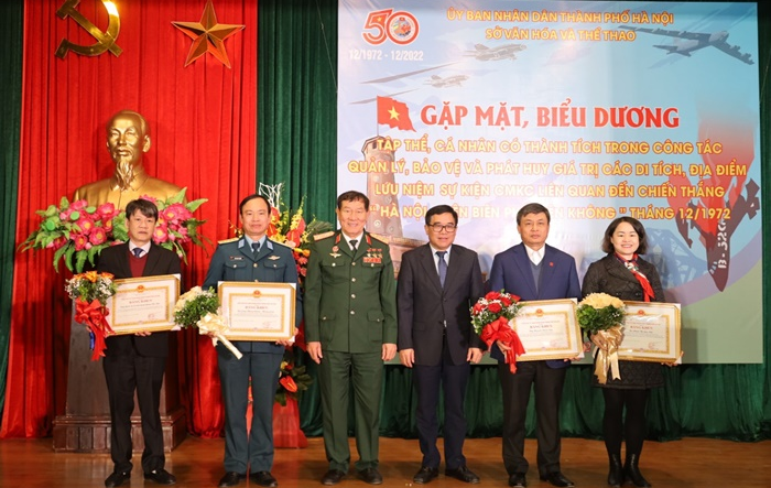 Sở Văn hoá và Thể thao thành phố biểu dương các tập thể, cá nhân bảo vệ và phát huy di tích liên quan đến Chiến thắng “Hà Nội - Điện Biên Phủ trên không”