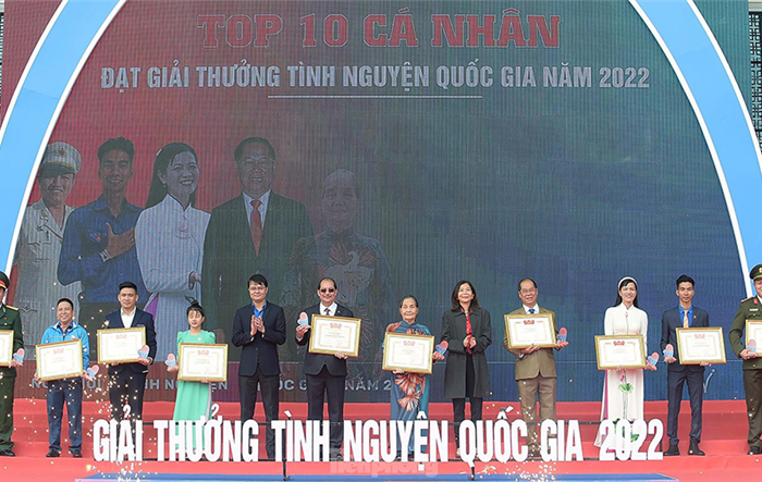 Trao tặng giải thưởng Tình nguyện quốc gia năm 2022 cho 19 cá nhân, tập thể