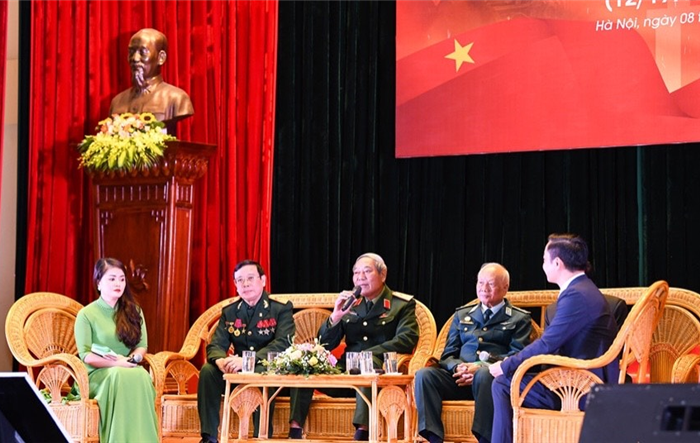 Sinh viên Thủ đô giao lưu với nhân chứng chiến dịch “Hà Nội - Điện Biên Phủ trên không”