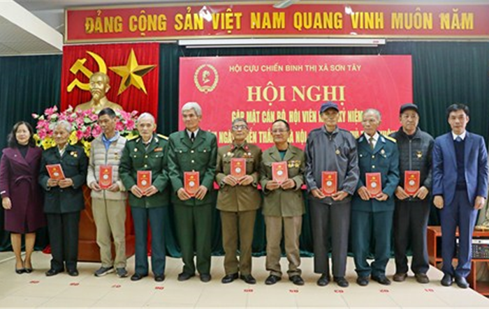 Thị xã Sơn Tây: Gặp mặt truyền thống nhân kỷ niệm 50 năm chiến thắng "Hà Nội - Điện Biên Phủ trên không"