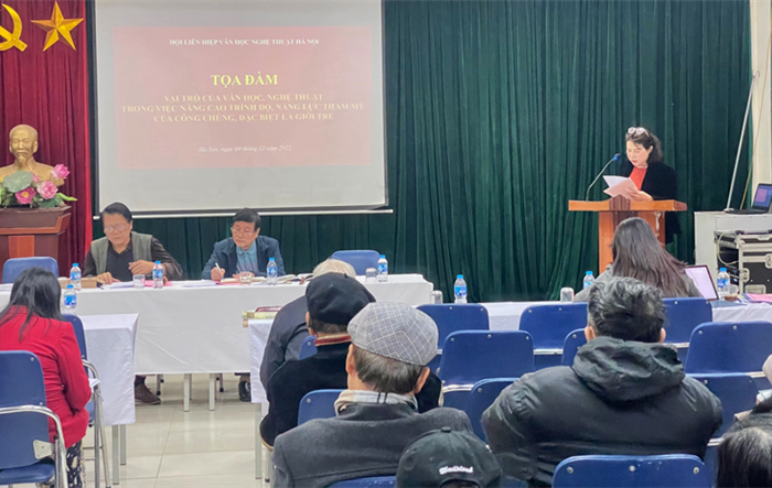 Tọa đàm với chủ đề “Vai trò của văn học, nghệ thuật trong việc nâng cao trình độ, năng lực thẩm mỹ của công chúng, đặc biệt là giới trẻ”