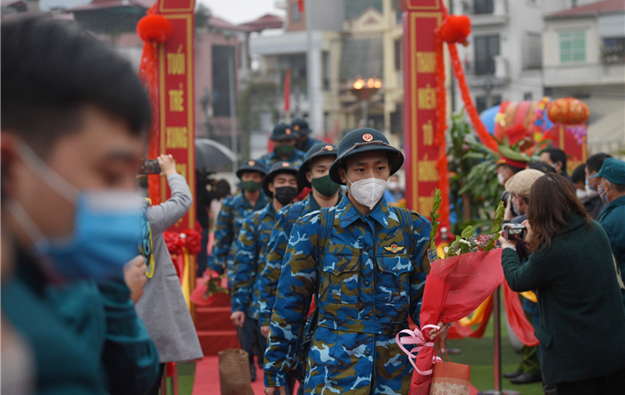 105 tân binh quận Đống Đa lên đường nhập ngũ