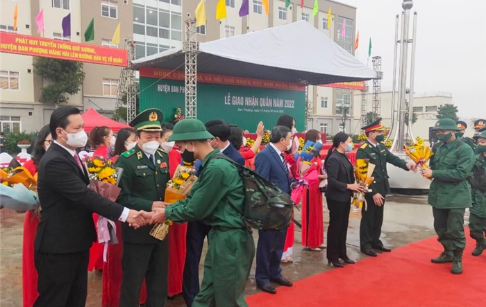 142 công dân huyện Đan Phượng hăng hái lên đường nhập ngũ năm 2022