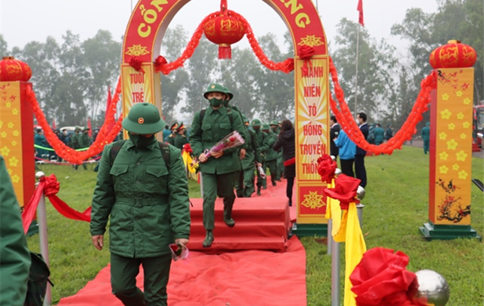 165 thanh niên huyện Phú Xuyên phấn khởi lên đường nhập ngũ
