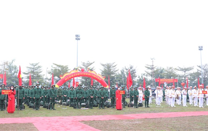 246 tân binh huyện Chương Mỹ hăng hái lên đường nhập ngũ
