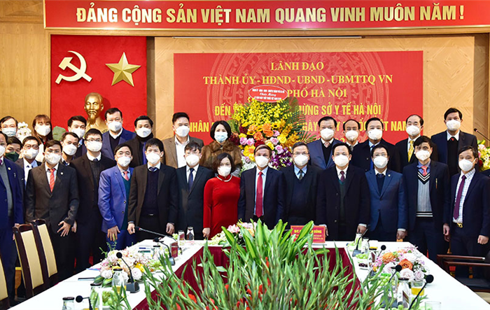 Đồng chí Đinh Tiến Dũng thăm, chúc mừng cán bộ, y bác sĩ nhân Ngày Thầy thuốc Việt Nam