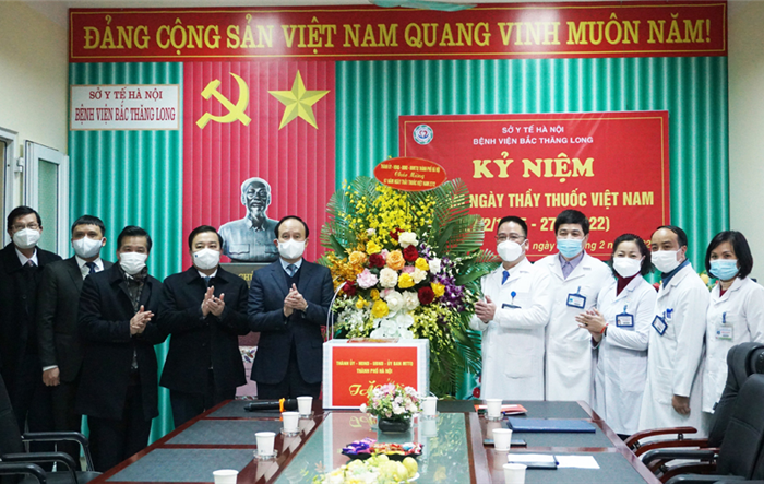 Chủ tịch HĐND Thành phố Nguyễn Ngọc Tuấn chúc mừng Bệnh viện Bắc Thăng Long