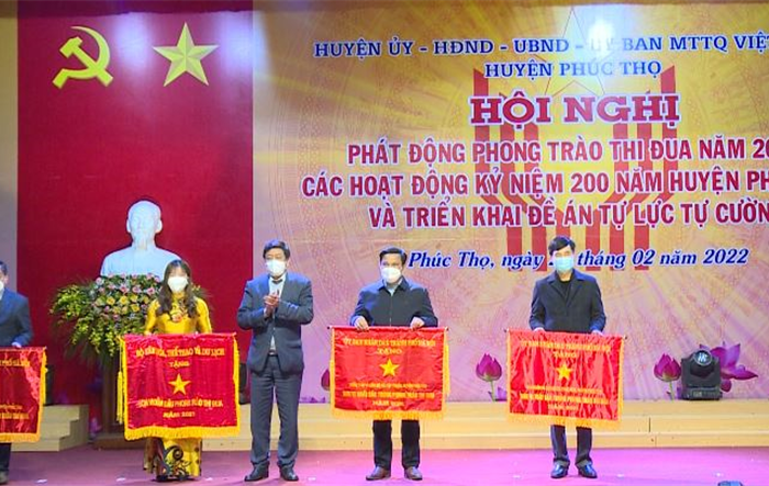 Huyện Phúc Thọ được trao tặng Huân chương Lao động hạng Ba