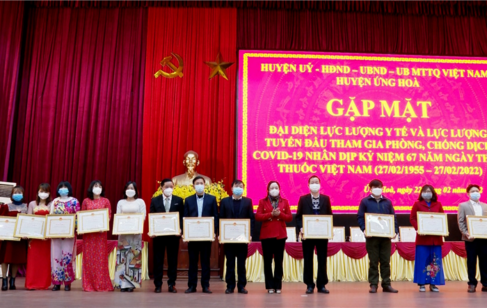 Huyện Ứng Hòa khen thưởng 131 tập thể, cá nhân trong công tác phòng chống dịch Covid-19