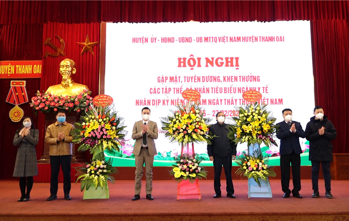 Huyện Thanh Oai tri ân lực lượng tuyến đầu nhân dịp kỷ niệm 67 năm Ngày thầy thuốc Việt Nam (27/2/1955-27/2/2022)