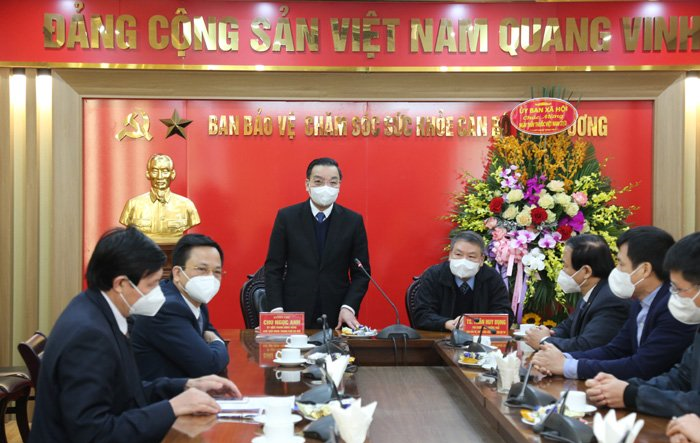 Chủ tịch UBND thành phố Hà Nội thăm, chúc mừng các y, bác sỹ