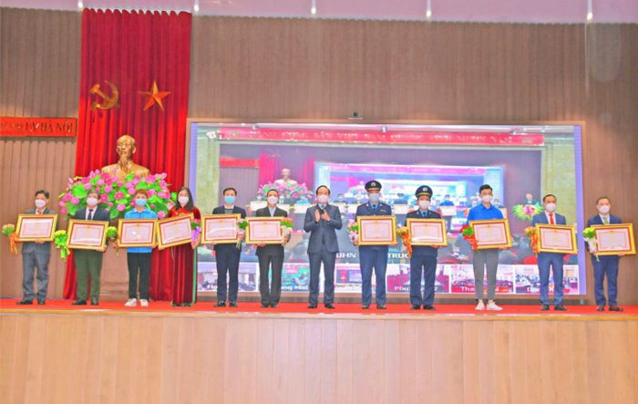 Chủ tịch Hội LHPN quận Thanh Xuân gương mẫu đi đầu trong công tác Hội và phòng chống dịch Covid-19
