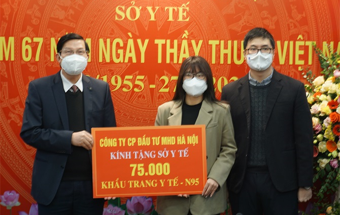 Sở Y tế thành phố Hà Nội tiếp nhận 75.000 khẩu trang y tế phòng chống dịch Covid-19