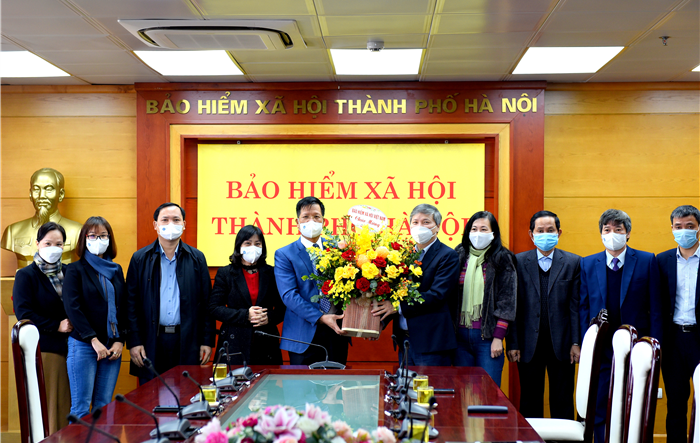 Lãnh đạo Bảo hiểm xã hội Việt Nam chúc mừng Bảo hiểm xã hội thành phố Hà Nội nhân Ngày Thầy thuốc Việt Nam