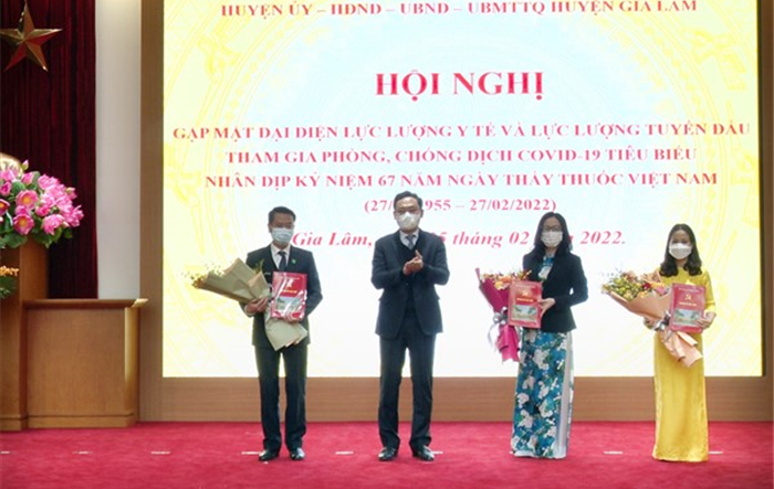 Huyện Gia Lâm tôn vinh lực lượng y tế và lực lượng tuyến đầu tham gia phòng chống dịch Covid-19