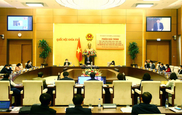 Thực hiện chính sách, pháp luật đối với giáo viên mầm non, phổ thông và vấn đề dạy học trong bối cảnh COVID-19