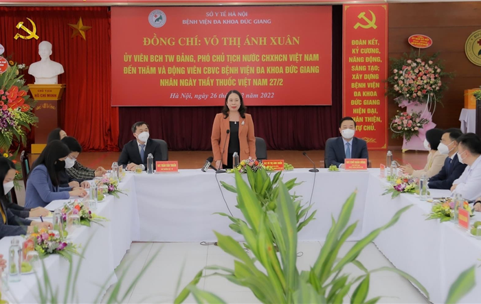 Phó Chủ tịch nước Võ Thị Ánh Xuân thăm, chúc mừng đội ngũ thầy thuốc Bệnh viện đa khoa Đức Giang