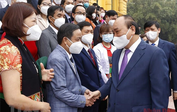Chủ tịch nước Nguyễn Xuân Phúc gặp mặt đại biểu cán bộ y tế
