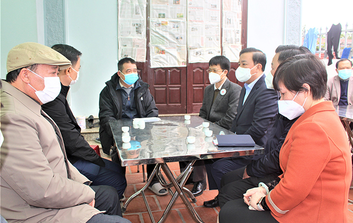 Phó Chủ tịch UBND Thành phố Chử Xuân Dũng: Thăm, động viên và chia buồn với các gia đình gặp nạn trong vụ chìm ca nô ở biển Cửa Đại