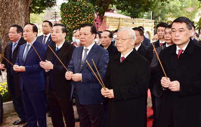Tổng Bí thư Nguyễn Phú Trọng dâng hương tưởng nhớ các bậc tiên đế, hiền tài có công với nước