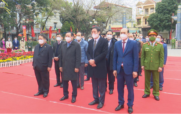 Phó Bí thư Thành ủy Hà Nội Nguyễn Văn Phong dâng hương kỷ niệm 233 năm chiến thắng Ngọc Hồi